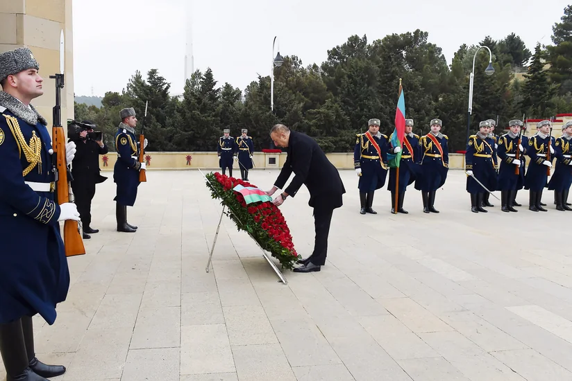 Президент Азербайджана Ильхам Алиев почтил светлую память шехидов 20 января