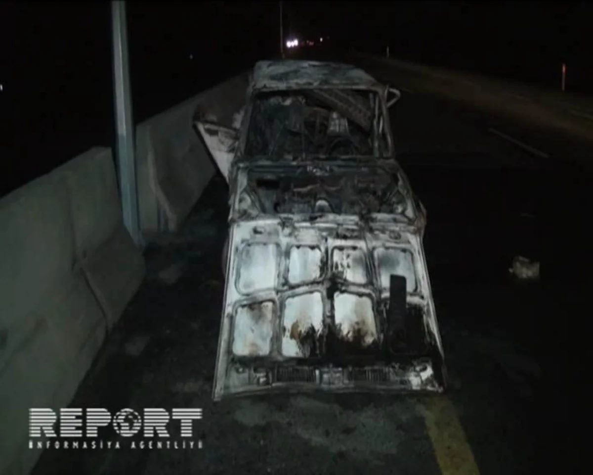 Yevlaxda zərcirvari qəza nəticəsində maşınlardan biri yanıb - FOTO