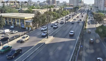 Bakının bir sıra yollarında nəqliyyatın sıxlığı yaranıb