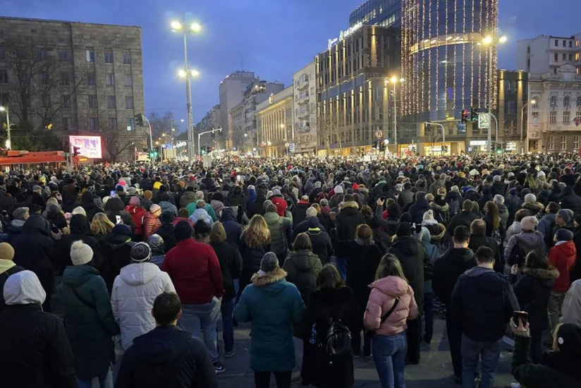 МВД Сербии: Протестующие в Белграде неоднократно нападали на полицию