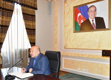 Azərbaycanda yeni qeydiyyatdan keçmiş dini icmalara şəhadətnamələr verilib