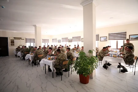 Zakir Həsənov Laçında hərbçilərlə görüşüb, döyüş hazırlığı ilə bağlı tapşırıqlar verib
