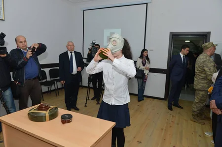 Təhsil Nazirliyi orta məktəbə mediatur təşkil edib - FOTO