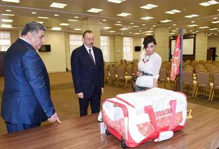 ​Prezident İlham Əliyev birinci Avropa Oyunları Əməliyyat Komitəsinin baş ofisində yaradılan şəraitlə tanış olub