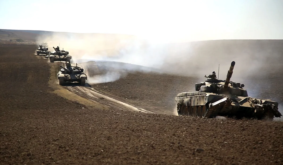 Azərbaycan Ordusunun mexanikləşdirilmiş və tank bölmələrinin məşğələləri keçirilir