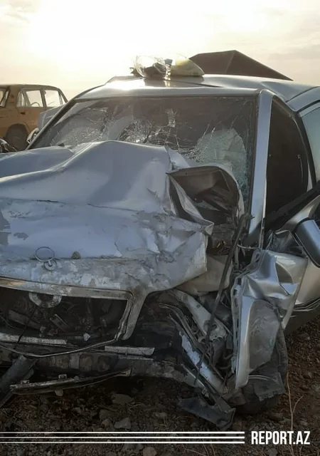 В Баку произошло ДТП, водитель получил травмы - ДОПОЛНЕНО