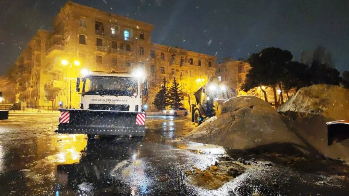 Qarlı hava şəraiti ilə əlaqədar Bakıda kommunal strukturlar gücləndirilmiş rejimə keçib