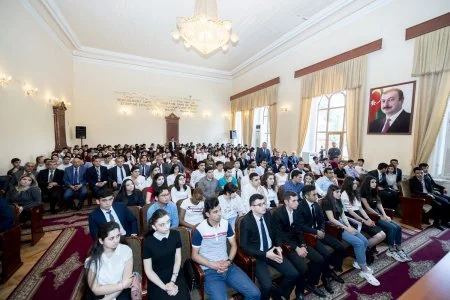 Kənd Təsərrüfatı naziri Azərbaycan Dövlət Aqrar Universitetinin tələbələri ilə görüşüb