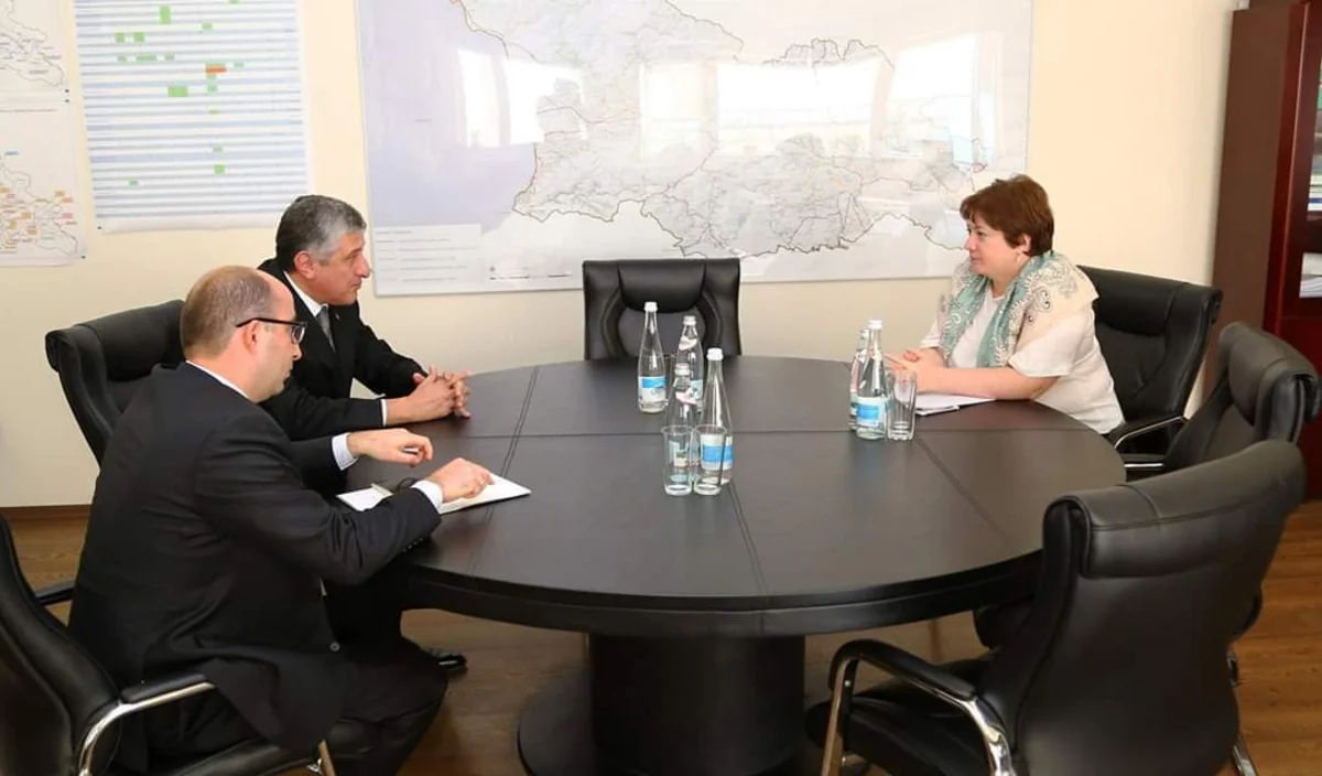 Azərbaycan səfiri Gürcüstanın regional inkişaf və infrastruktur naziri ilə görüşüb