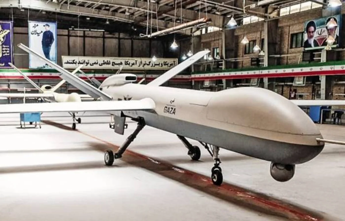 Иран впервые успешно испытал групповой полет двух типов БПЛА