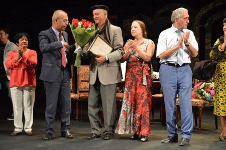 Gənc Tamaşaçılar Teatrı mövsümü Çirkin ördək balası” tamaşası ilə açıb