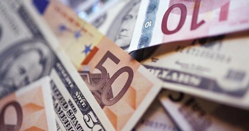 Azerbaijan's monetary base increased by 4% in June