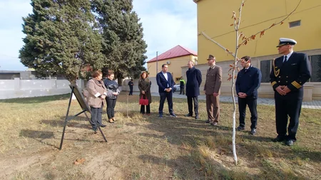 Üç ölkənin diplomatları Sumqayıtda avropalı əsirlərin dəfn edildiyi məzarlığı ziyarət ediblər