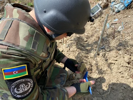 В Баку обнаружена граната