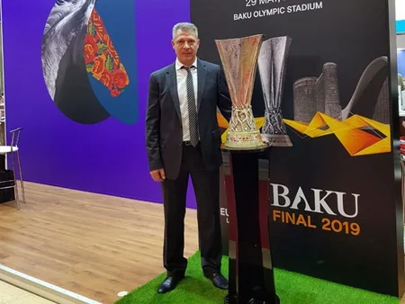 UEFA Avropa Liqasının kuboku Moskvada sərgilənir