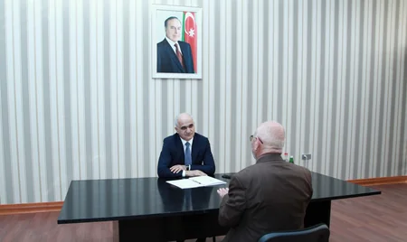 İqtisadiyyat naziri Ucarda vətəndaşları qəbul edib