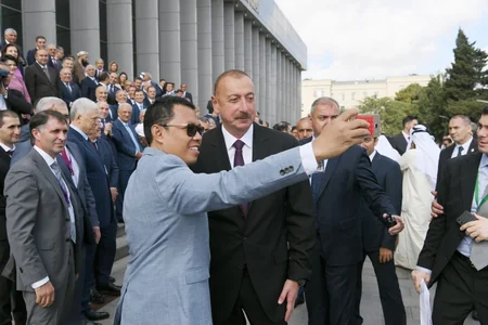 Prezident İlham Əliyev Azərbaycan parlamentinin 100 illiyi münasibətilə keçirilən təntənəli iclasda iştirak edib