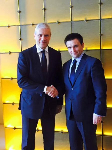 Sabiq prezidentlər regionda təhlükəsizlik məsələlərini müzakirə edib