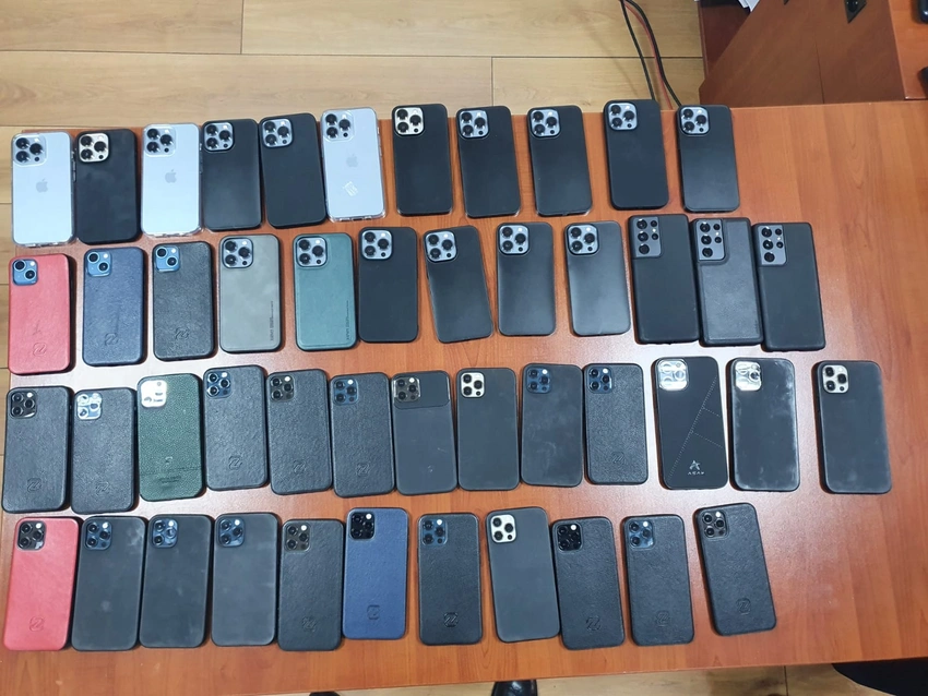İstanbuldan Bakıya gələn ölkə vətəndaşından 47 ədəd mobil telefon götürülüb