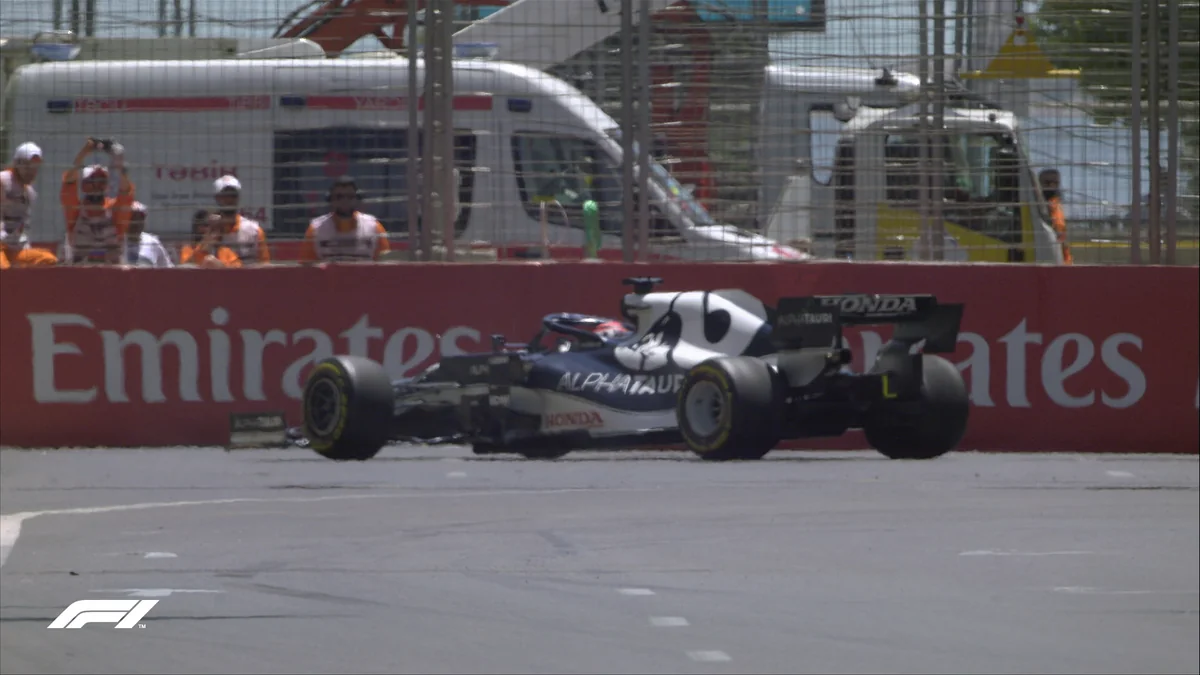 Azərbaycan Qran-prisi: Pilot sıx yerdə ilişib qaldı