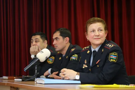 Bakı polisi məktəbliləri maarifləndirdi
