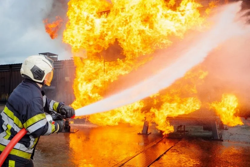 В результате взрыва в бакинском ресторане пострадали четверо