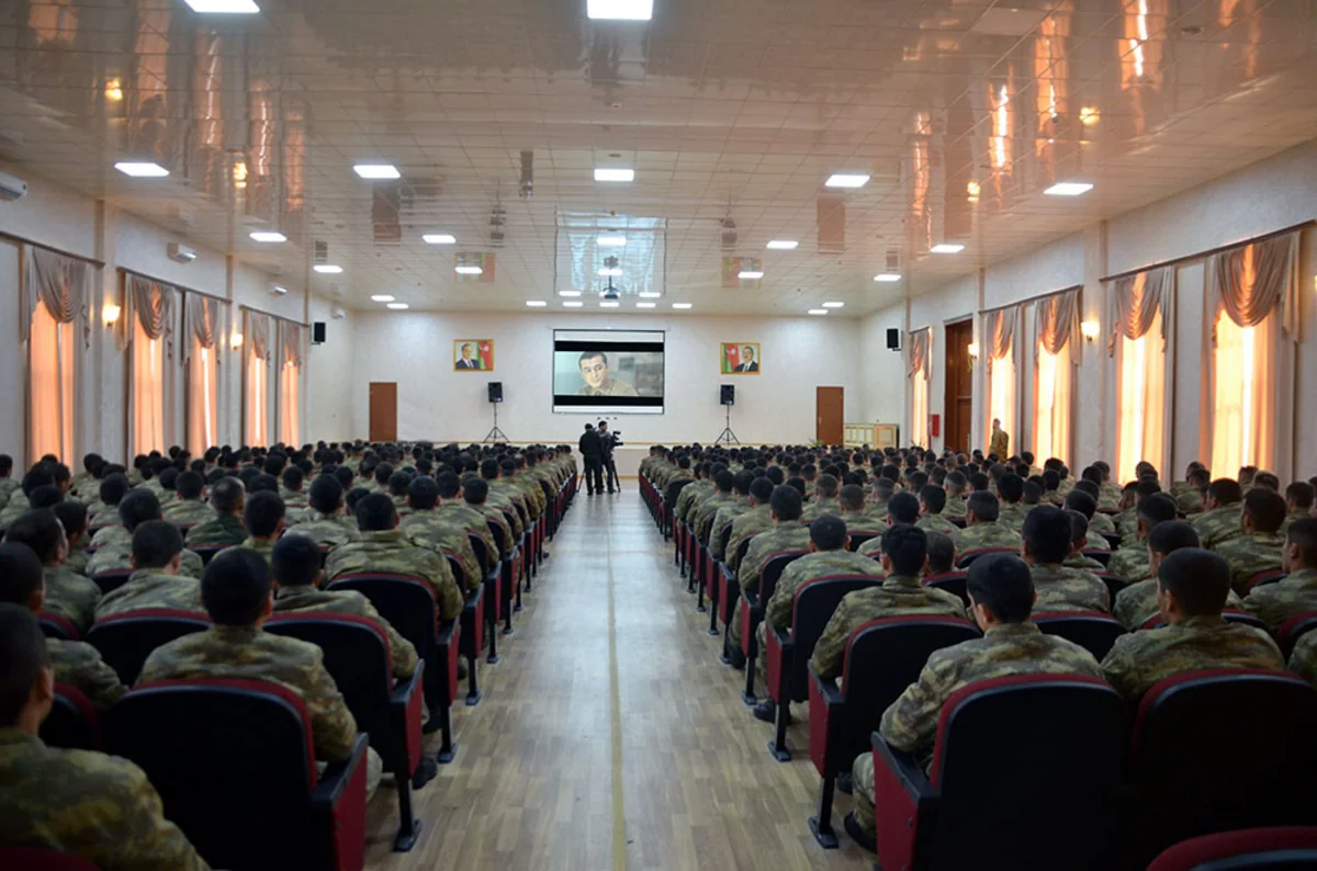 Hərbi hissədə “Mən evə qayıdıram” filmi nümayiş etdirilib