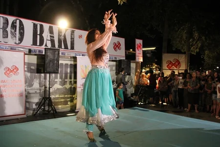 Azərbaycanın estrada müğənniləri “Retro Bakı” proqramında çıxış ediblər