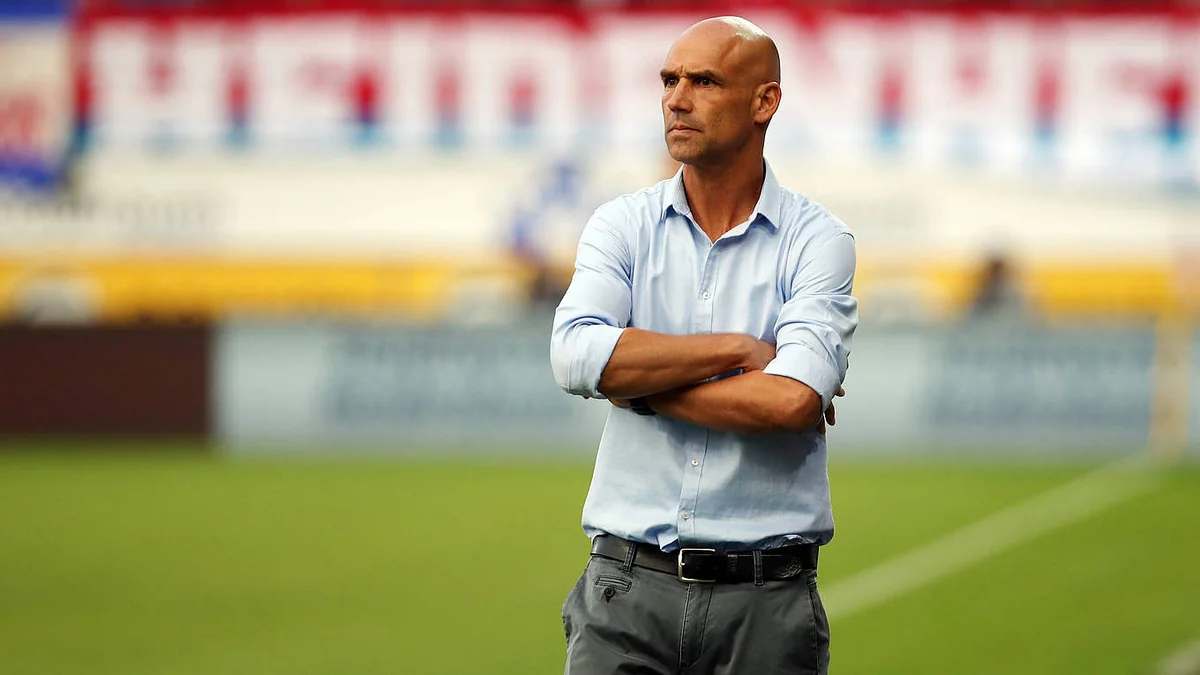 Niderlandda baş məşqçi və köməkçiləri koronavirusa yoluxdu