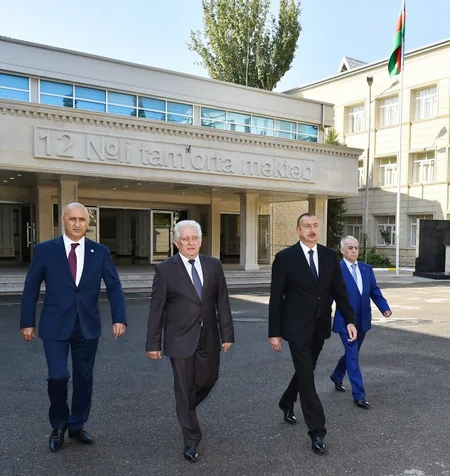 Azərbaycan Prezidenti 12 nömrəli orta məktəb üçün tikilən yeni tədris korpusunda yaradılan şəraitlə tanış olub