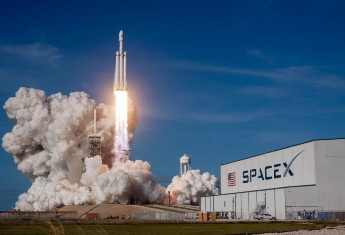 “SpaceX” pis hava şəraiti səbəbindən “Starlink”in buraxılışını təxirə salıb