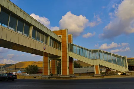 Xocahəsəndə dağılmış yerüstü piyada keçidi bərpa edilib