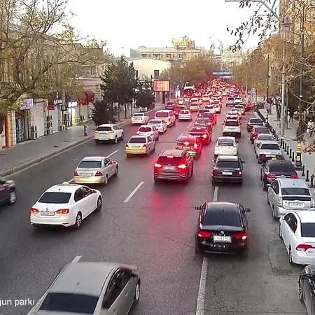 Bakının bəzi yollarında nəqliyyatın sıxlığı yaranıb
