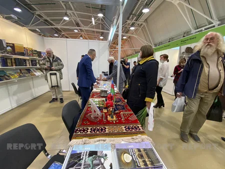Beynəlxalq kitab yarmarkasında Azərbaycan kitabları da nümayiş olunur