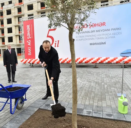 Prezident İlham Əliyev “Bakı Ağ Şəhər”də görülən işlərlə tanış olub - YENİLƏNİB