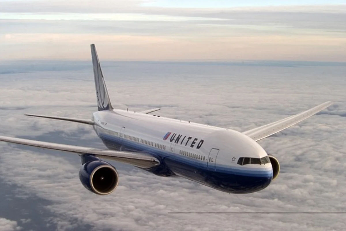United Airlines aviaşirkətinə məxsus təyyarənin sərt eniş etməsi nəticəsində 16 nəfər xəsarət alıb