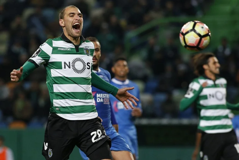 Bas Dost “Qızıl buts” yarışmasında Lionel Messiyə çatıb