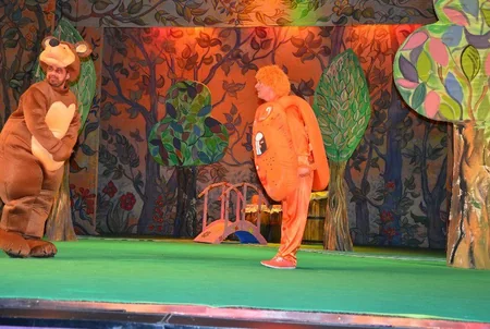 Gənc Tamaşaçılar Teatrı bayram tamaşasına hazırlaşır