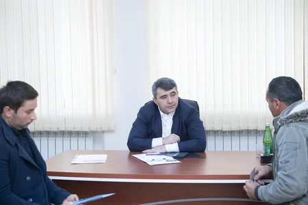 Kənd Təsərrüfatı naziri bir qrup fermerə yeni subsidiya sisteminə uyğunlaşdırılmış fermer kartları paylayıb