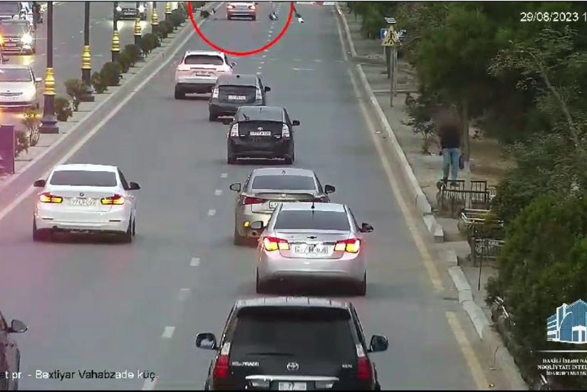 Bakıda avtomobilin piyadaları vurduğu anın görüntüləri yayılıb - VİDEO
