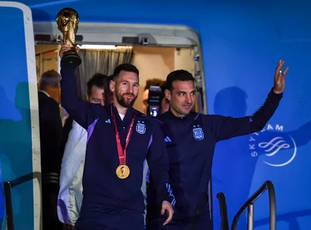 DÇ-2022: Argentina millisinin çempionluq paradı başlayıb