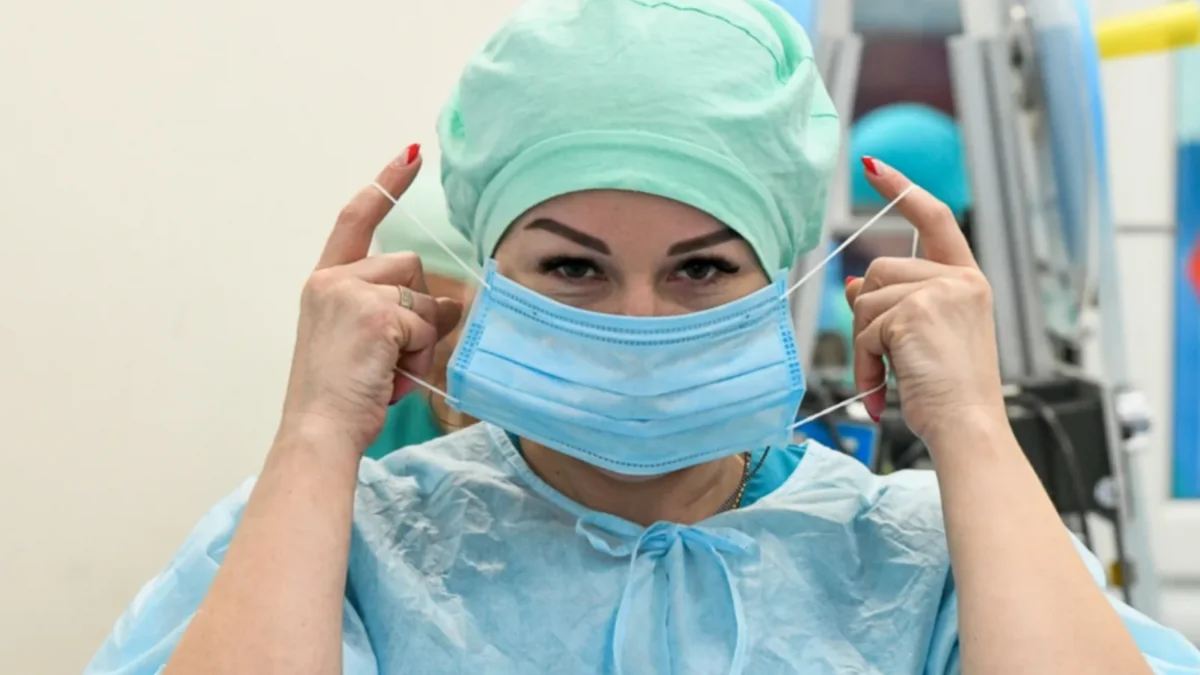 Scientists see threefold higher risk of reinfection from Omicron