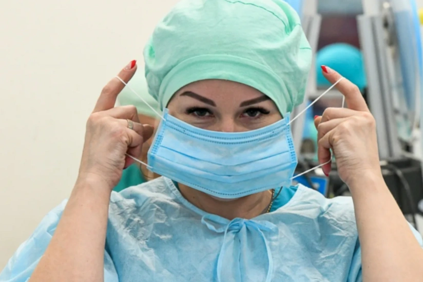 Scientists see threefold higher risk of reinfection from Omicron
