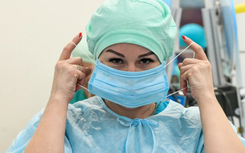 Scientists see threefold higher risk of reinfection from Omicron
