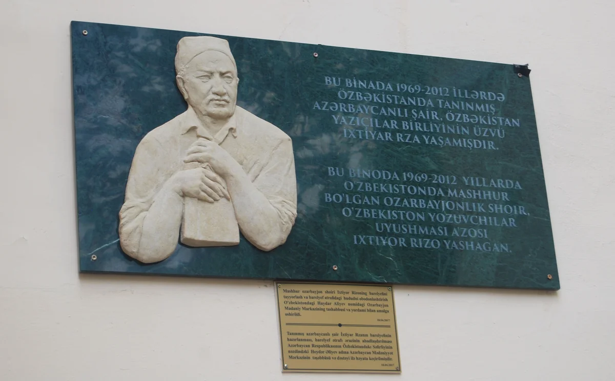Daşkənddə azərbaycanlı şairin barelyefinin açılışı olub