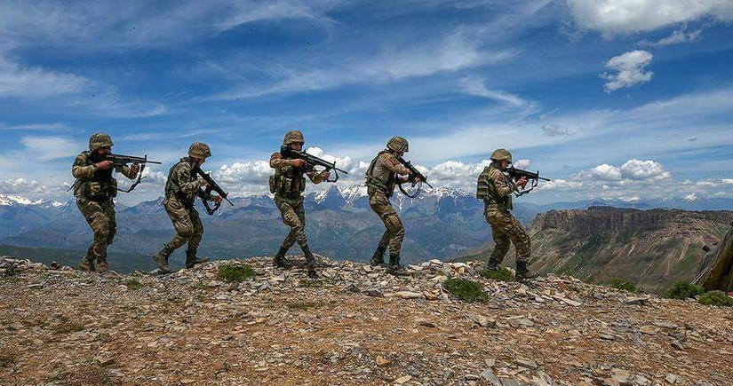 Türkiyədə həftə ərzində 7-si terrorçu olmaqla 192 nəfər sərhəddə saxlanılıb