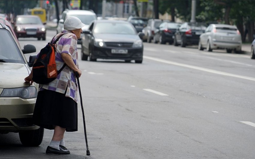 Bakıda avtomobil 76 yaşlı qadını vurdu