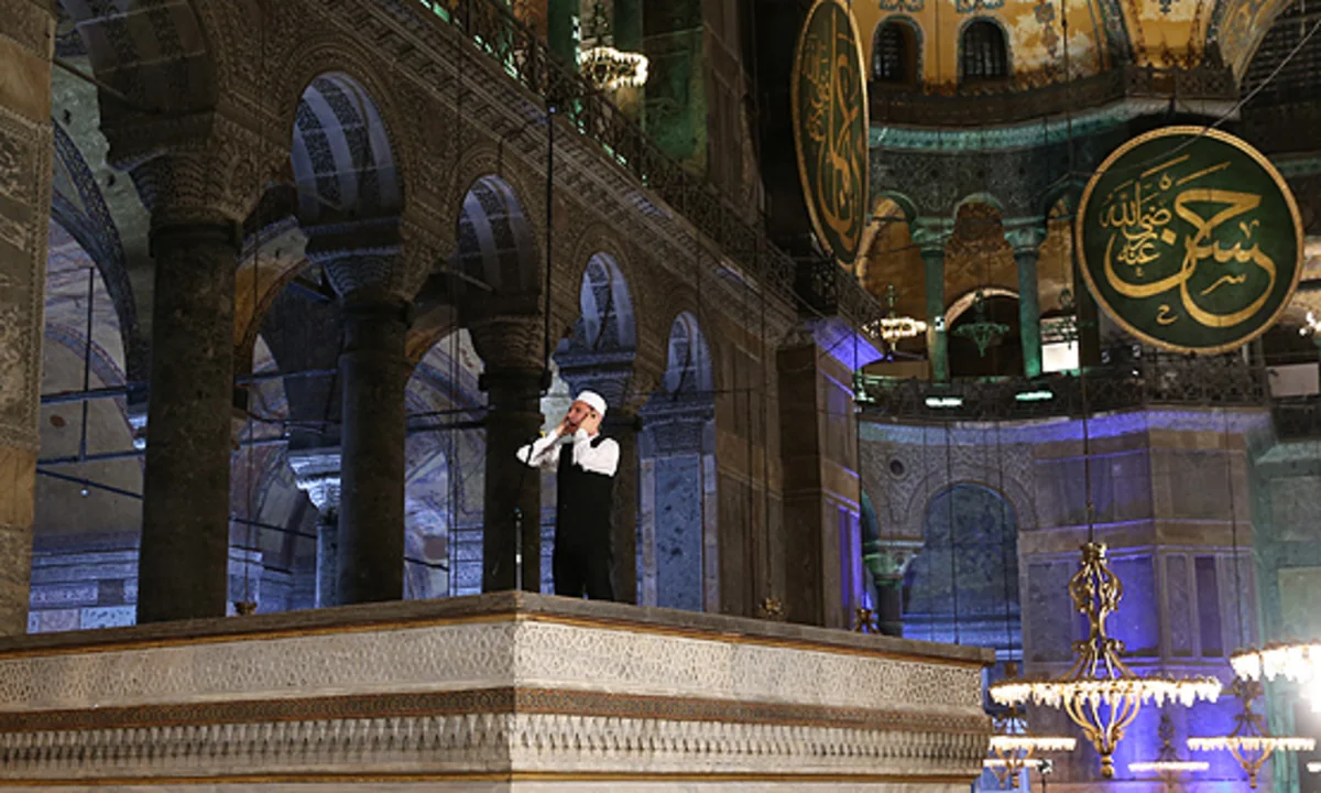 Ayasofiya məbədində 85 il sonra azan səsləndirilib