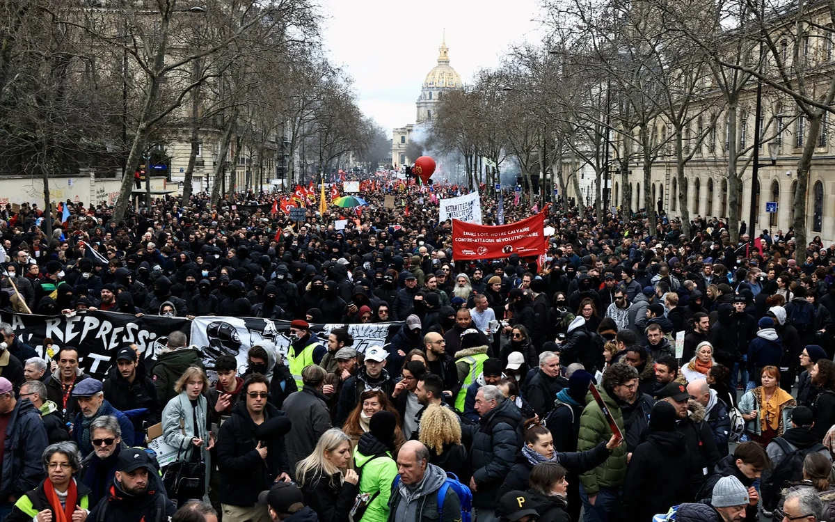 Two-thirds of French citizens want government to resign 