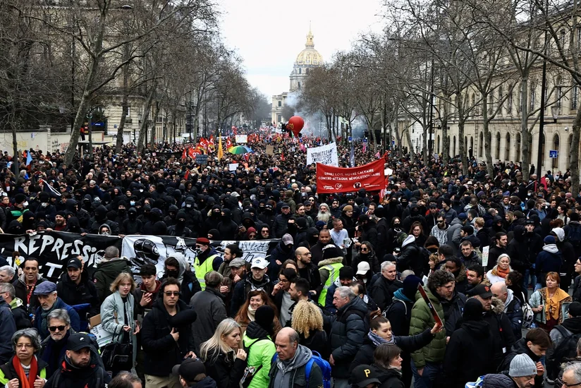 Две трети французов выступают за отставку Кабмина из-за пенсионной реформы